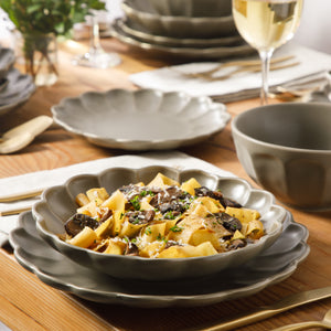 Yuelu Bloom - 16-Piece Dinnerware Set for 4 - Scallop-Embossed Stoneware