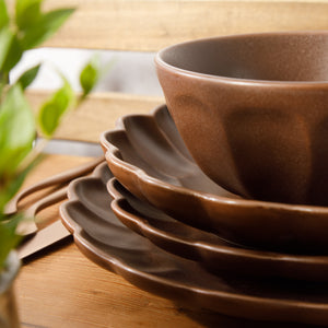 Yuelu Bloom - 16-Piece Dinnerware Set for 4 - Scallop-Embossed Stoneware
