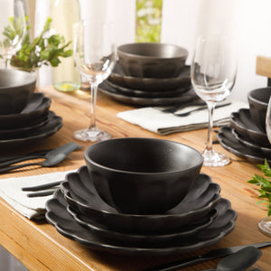 Yuelu Bloom - 16-Piece Dinnerware Set for 4 - Scallop-Embossed Stoneware