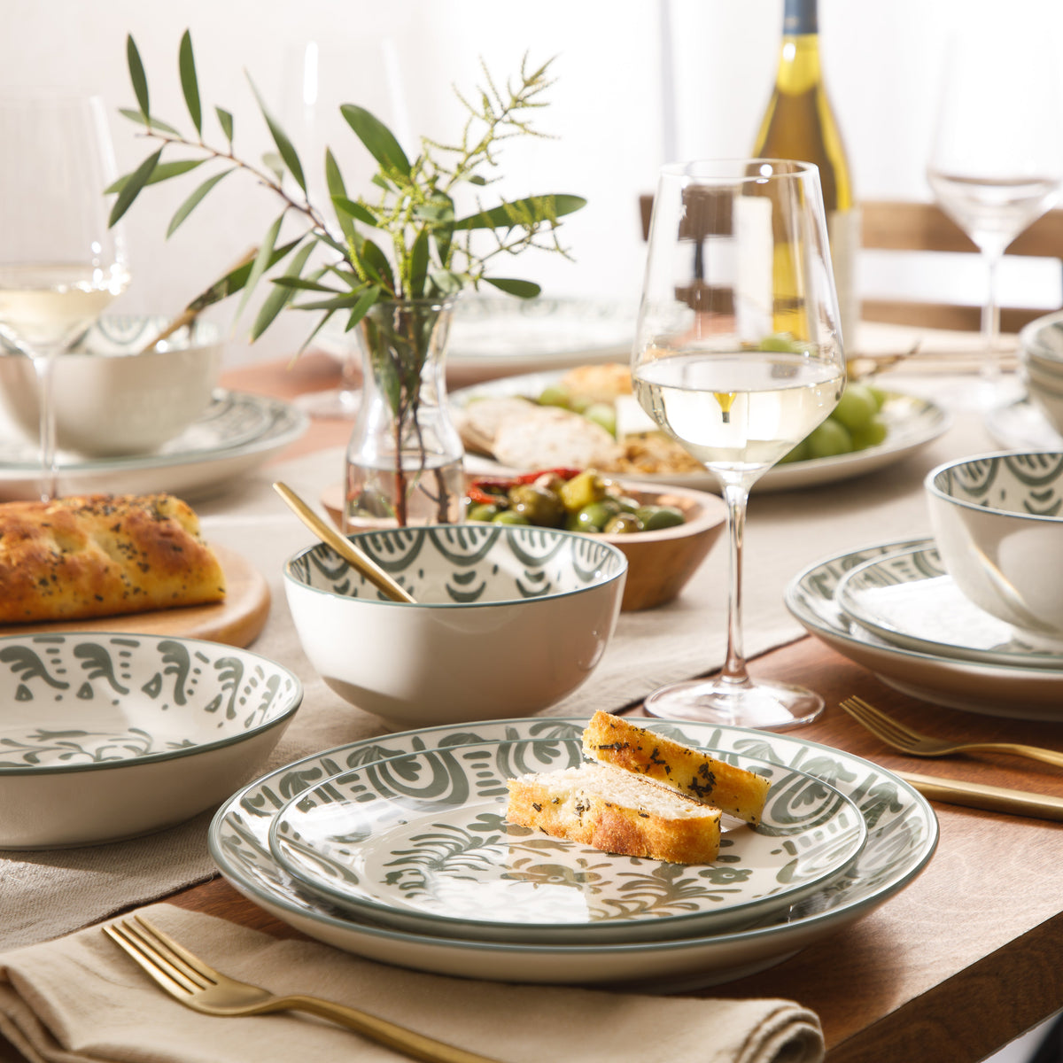 Valencia Flor - 16-Piece Dinnerware Set for 4, Fern Green