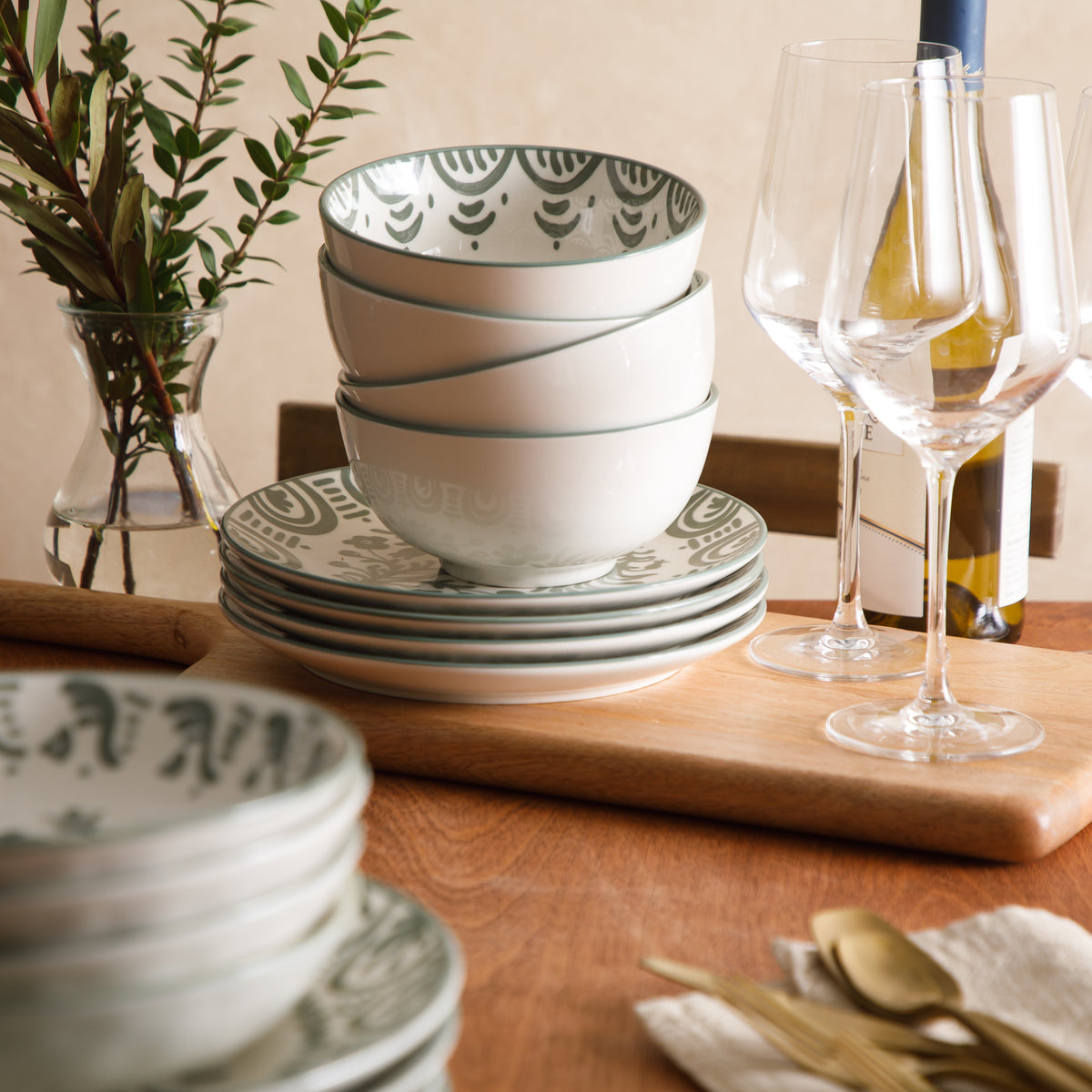 Valencia Flor - 16-Piece Dinnerware Set for 4, Fern Green