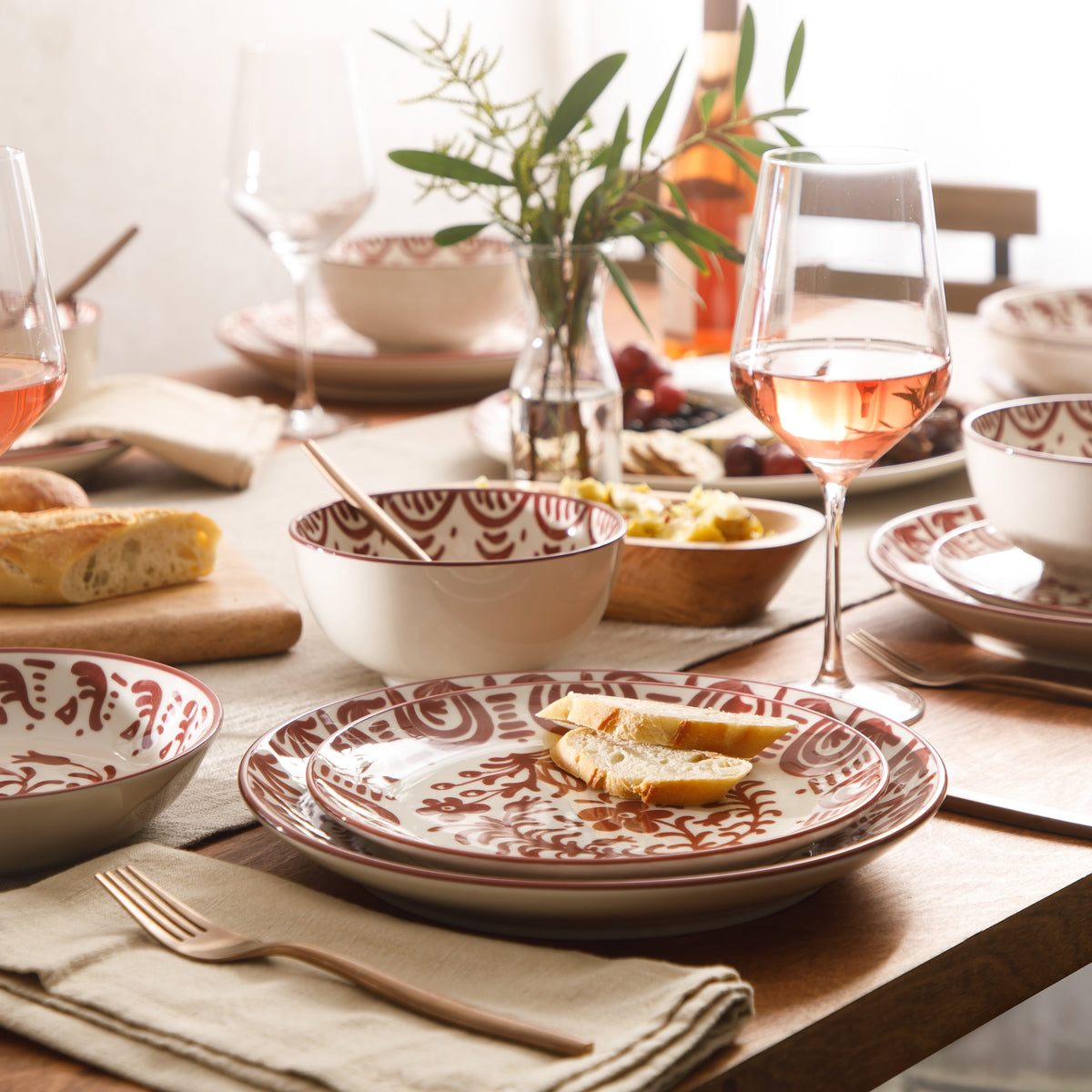 Valencia Flor - 16-Piece Dinnerware Set for 4, Pomegranate Red