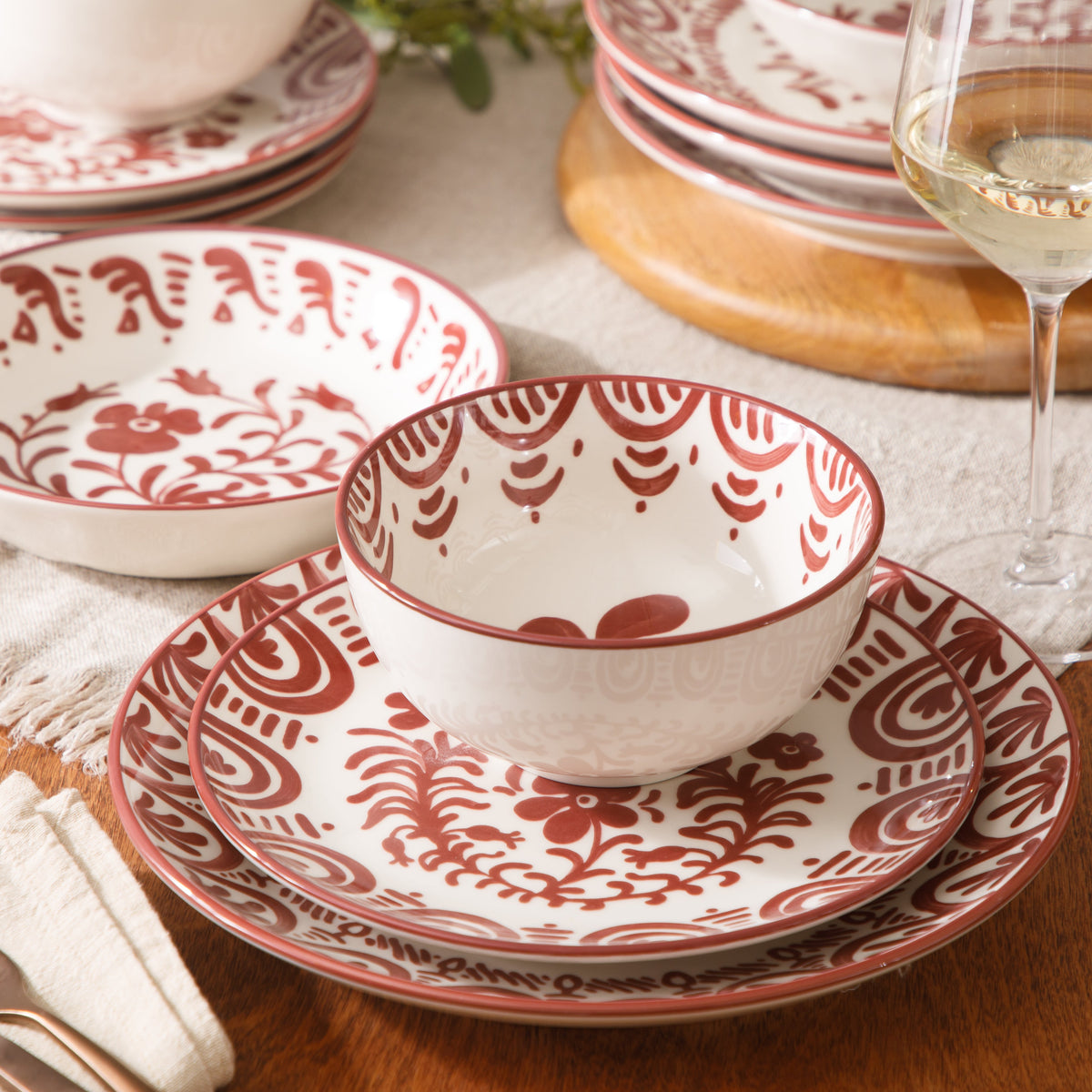 Valencia Flor - 16-Piece Dinnerware Set for 4, Pomegranate Red
