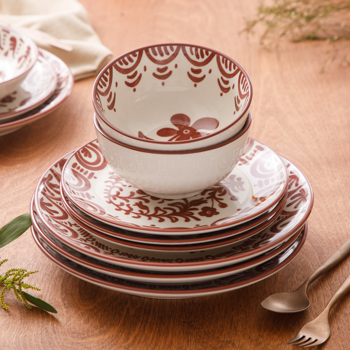 Valencia Flor - 16-Piece Dinnerware Set for 4, Pomegranate Red