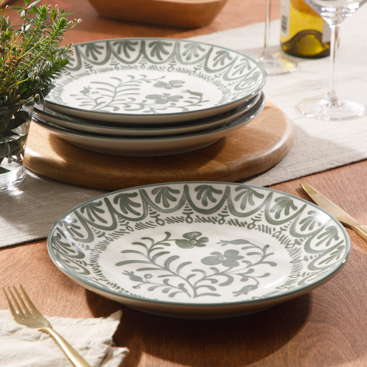 Valencia Flor - 4-Piece 10.75 Inch Dinner Plate Set, Fern Green