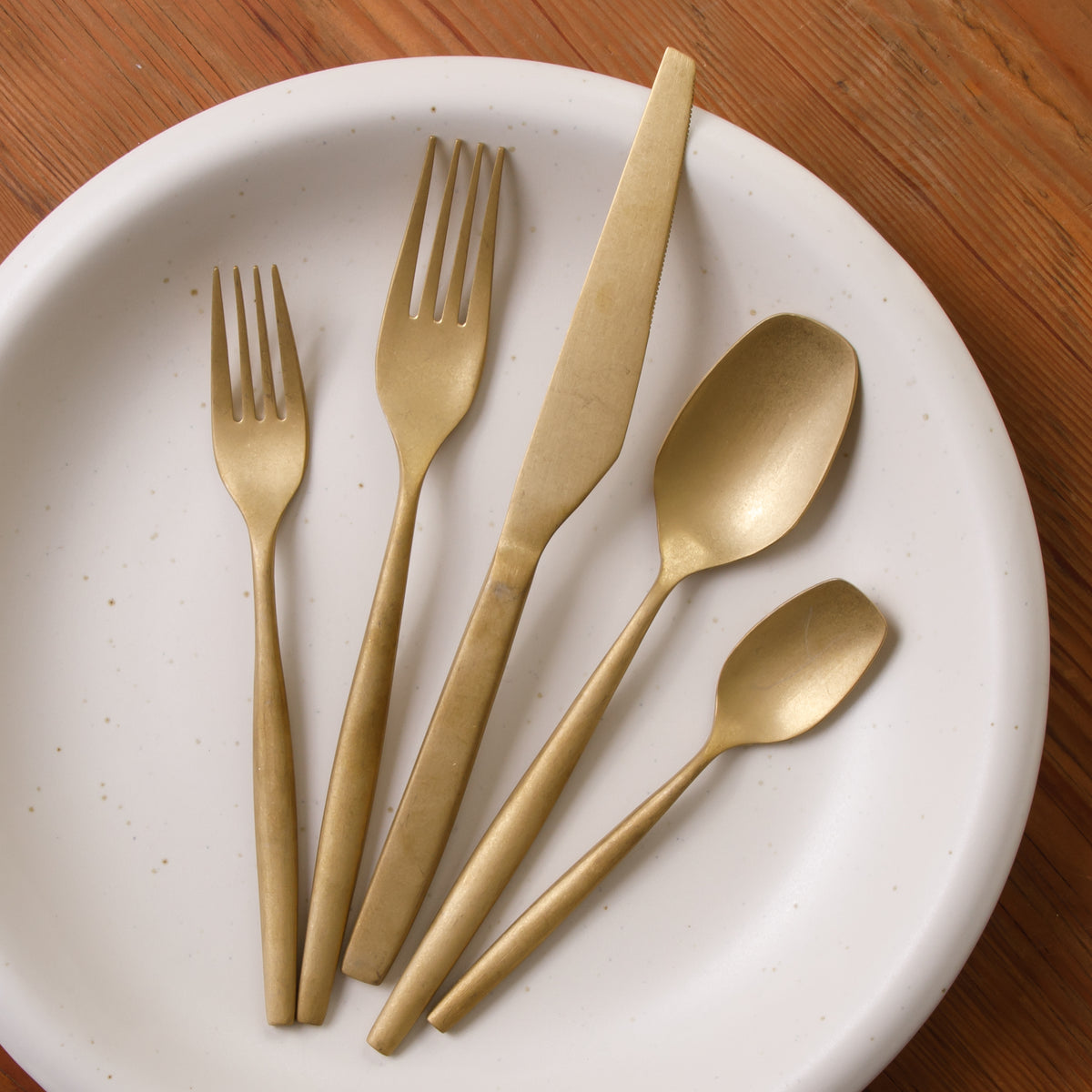 Bloomhouse 20 Piece Stone Washed Flatware 18/10 Stainless Steel Silverware Cutlery Utensil Set With Acacia Wood Caddy