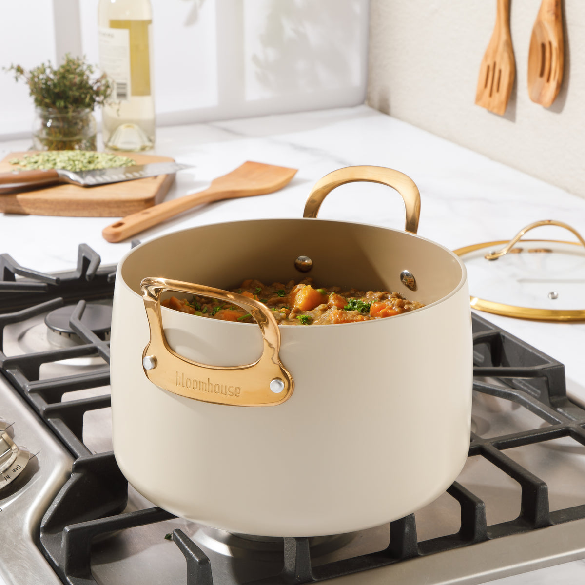 Bloomhouse 8 Quart Stock Pot with Lid – PFAS-Free Ceramic Nonstick Dutch Oven, Heavy Duty Aluminum, Oven Safe, Dishwasher Safe, Linen White with Gold Handles