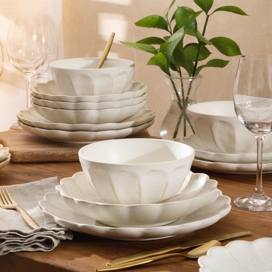 Yuelu Bloom - 16-Piece Dinnerware Set for 4 - Scallop-Embossed Stoneware - Jasmine White