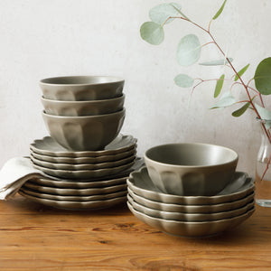 Yuelu Bloom - 16-Piece Dinnerware Set for 4 - Scallop-Embossed Stoneware