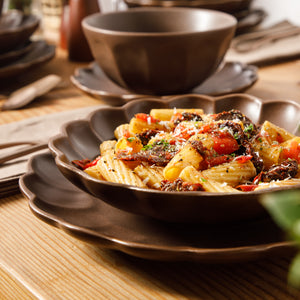 Yuelu Bloom - 16-Piece Dinnerware Set for 4 - Scallop-Embossed Stoneware