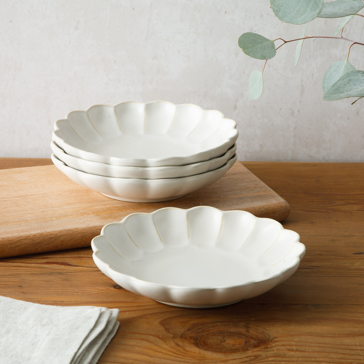 Yuelu Bloom - 4-Piece 9 Inch Dinner Bowl Set - Scallop-Embossed Stoneware