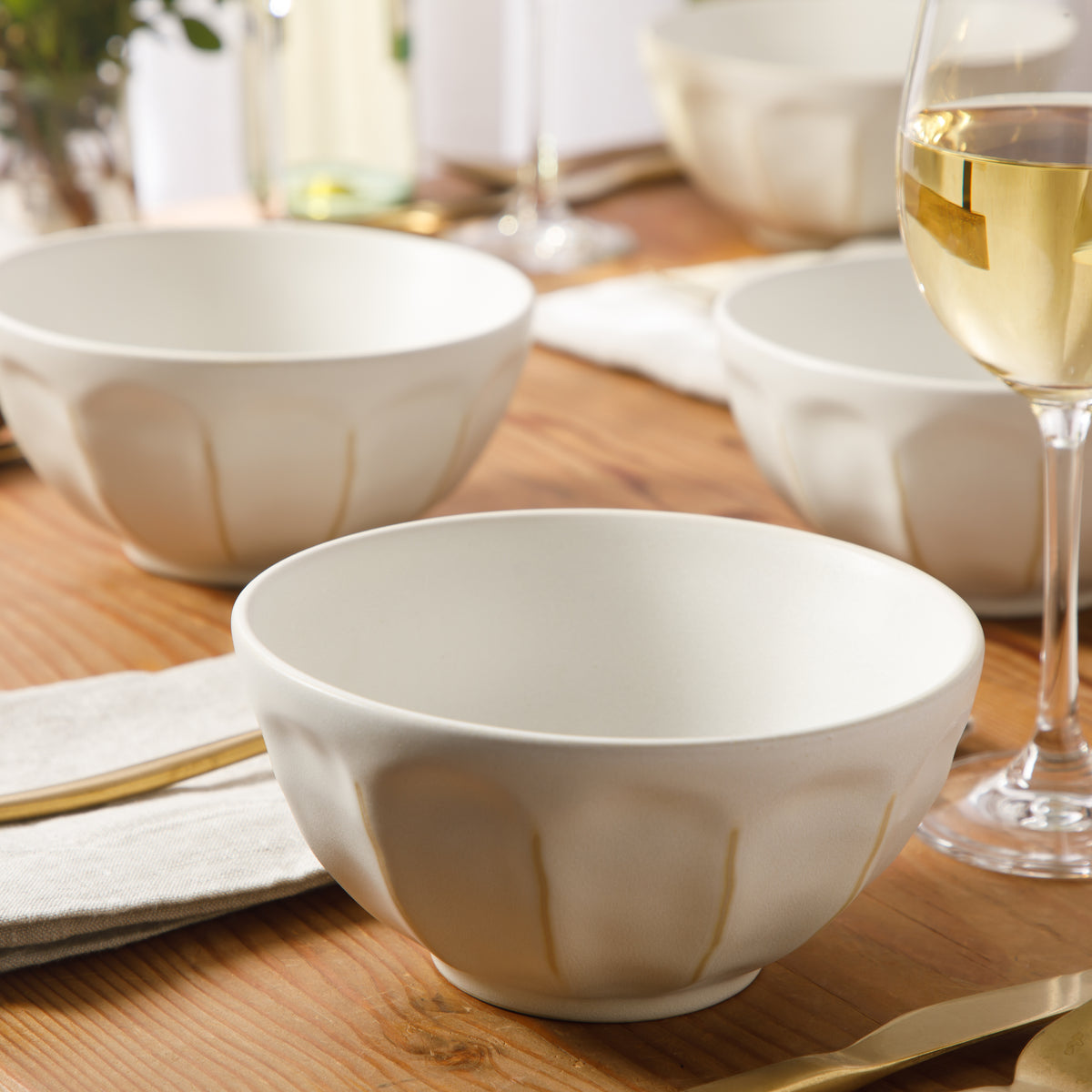 Yuelu Bloom - 4-Piece 6.4 Inch Cereal Bowl Set - Scallop-Embossed Stoneware