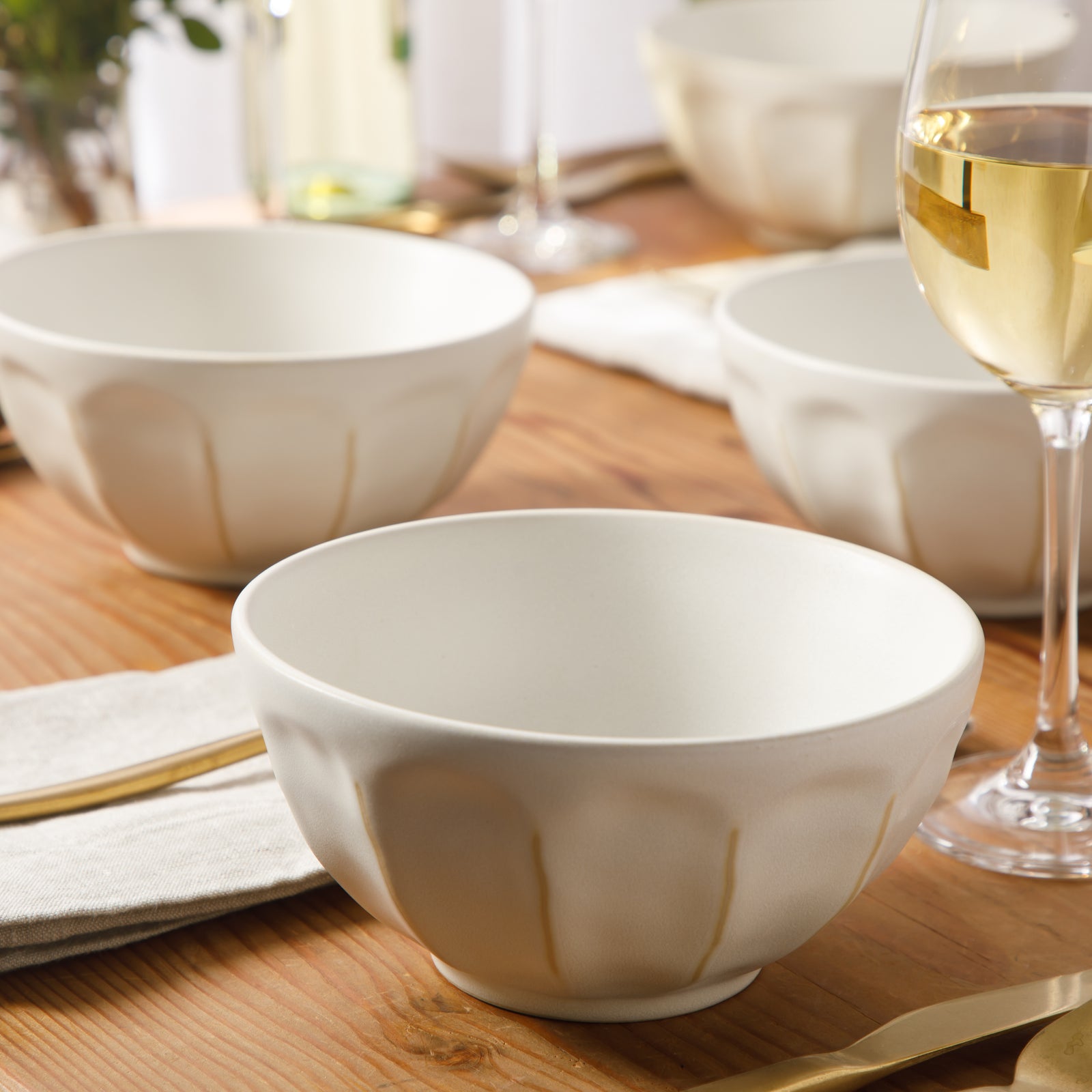 Yuelu Bloom - 4-Piece 6.4 Inch Cereal Bowl Set - Scallop-Embossed Stoneware