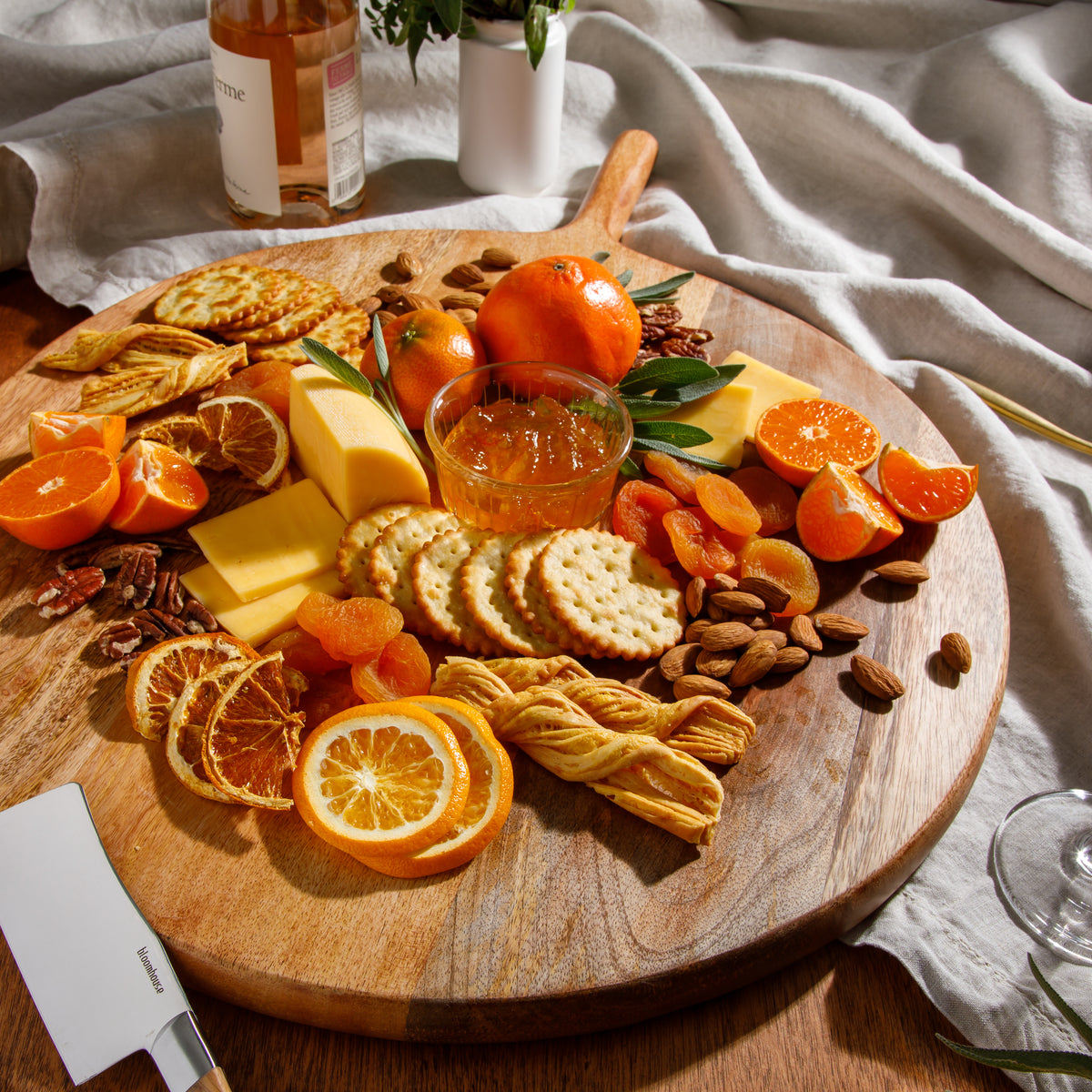Round Charcuterie Board with Handle - Mango Wood