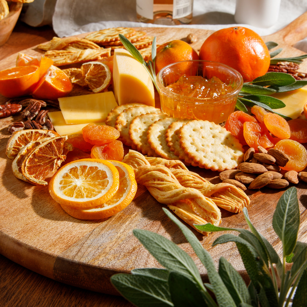Round Charcuterie Board with Handle - Mango Wood