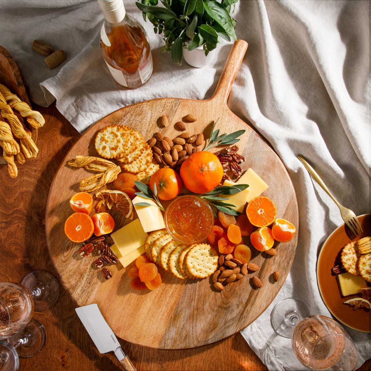 Round Charcuterie Board with Handle - Mango Wood