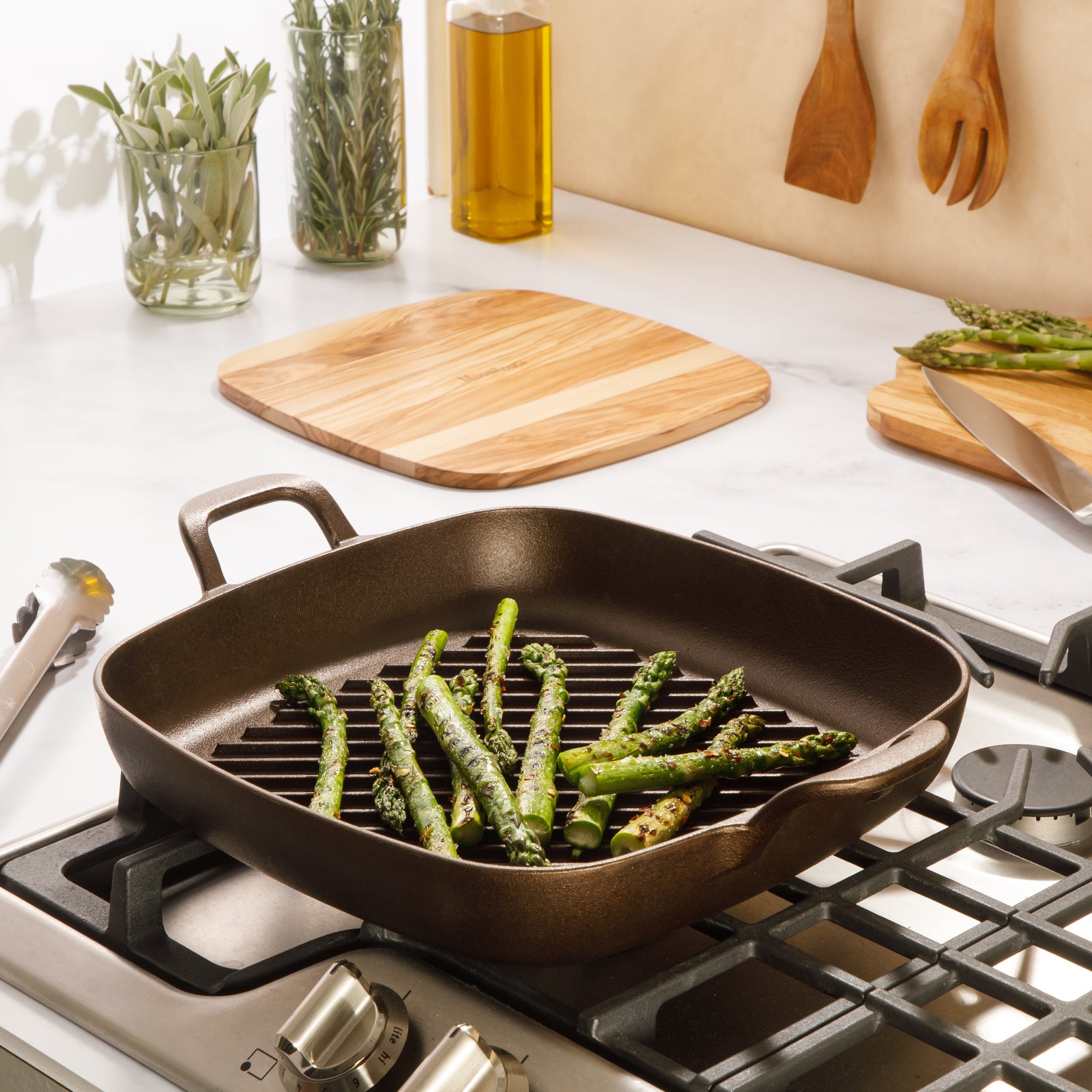 Bloomhouse Natural Bronze Finish 12-Inch Square Cast Iron Grill Pan – Dual Handles & Olive Wood Trivet, Oven, Grill & Campfire Safe