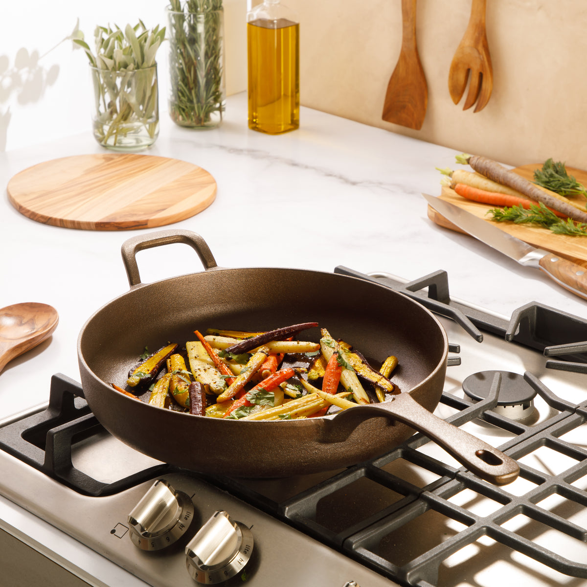 Bloomhouse Natural Bronze Finish 12-Inch Cast Iron Skillet with Long Handle, Helper Handle & Olive Wood Trivet – Fry Pan, Oven & Stovetop Safe