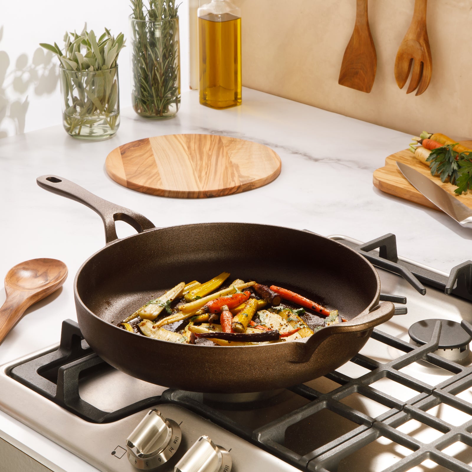 Bloomhouse Natural Bronze Finish 10-Inch Cast Iron Skillet with Long Handle, Helper Handle & Olive Wood Trivet – Fry Pan, Oven & Stovetop Safe (Copy)