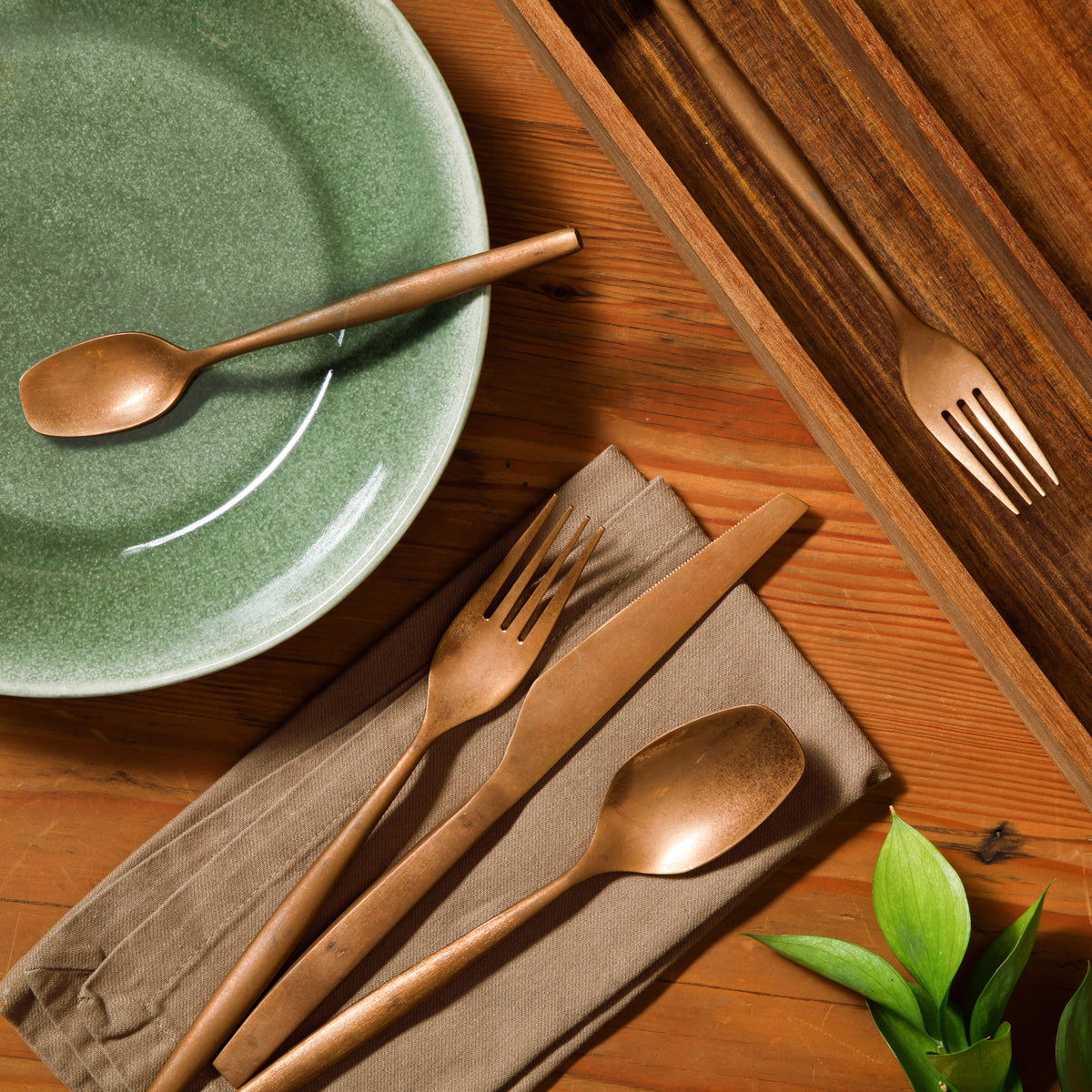 Bloomhouse 20 Piece Stone Washed Flatware 18/10 Stainless Steel Silverware Cutlery Utensil Set With Acacia Wood Caddy