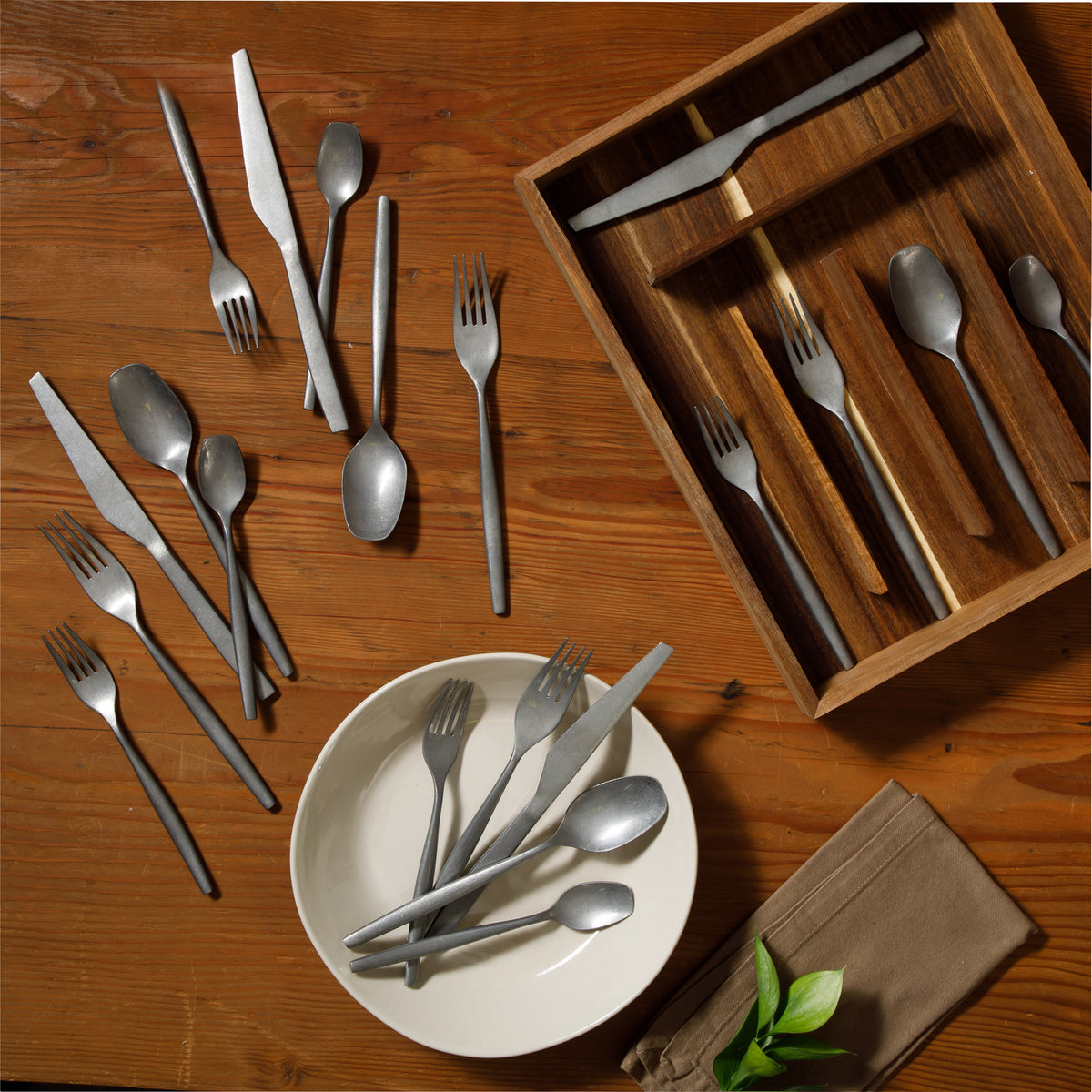 Bloomhouse 20 Piece Stone Washed Flatware 18/10 Stainless Steel Silverware Cutlery Utensil Set With Acacia Wood Caddy