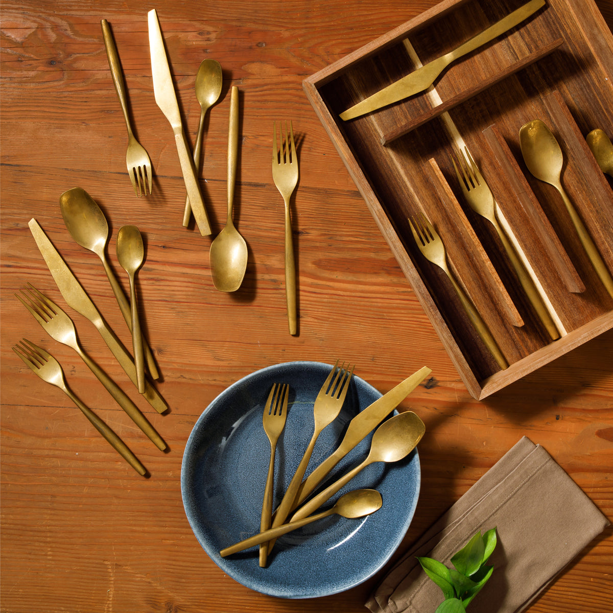 Bloomhouse 20 Piece Stone Washed Flatware 18/10 Stainless Steel Silverware Cutlery Utensil Set With Acacia Wood Caddy