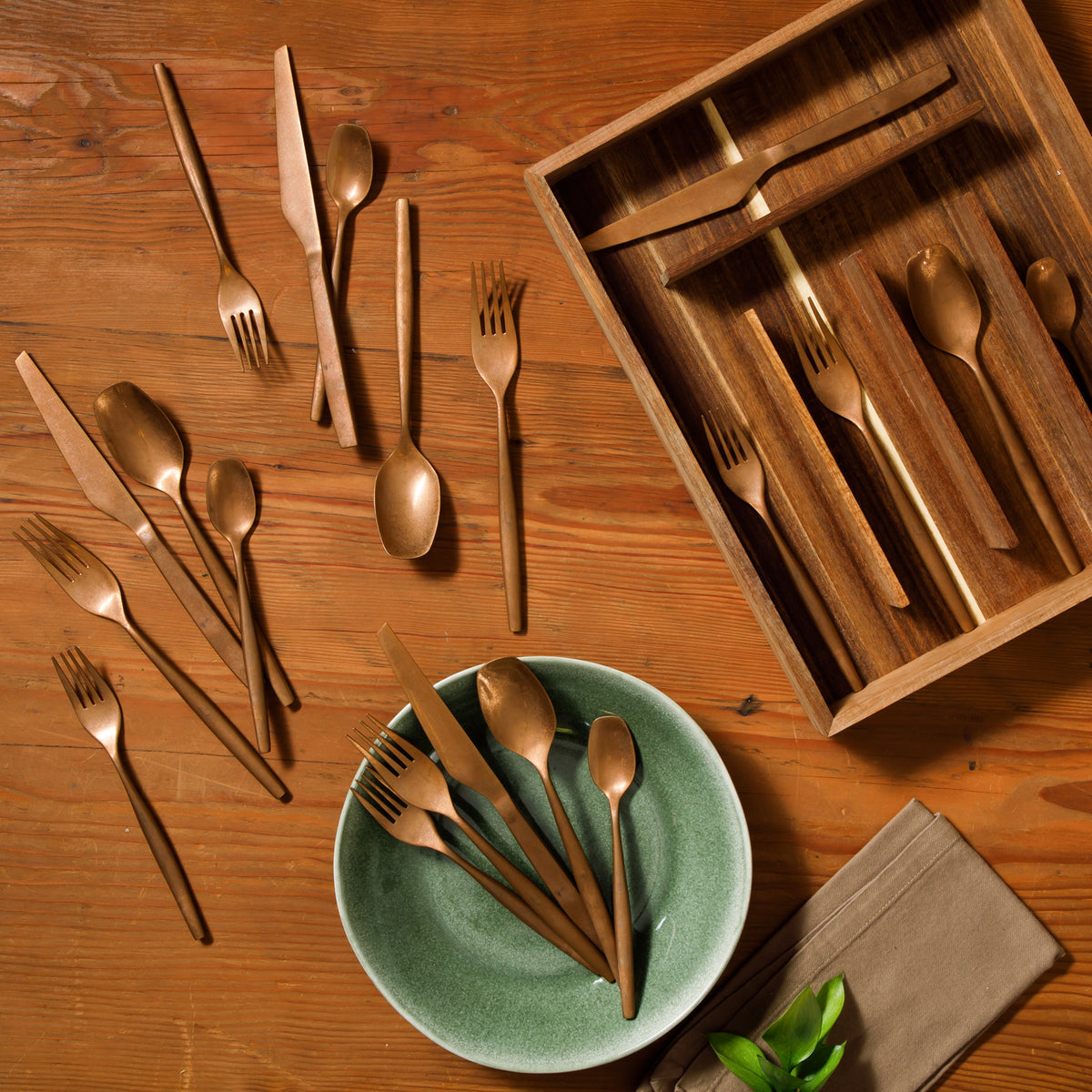 Bloomhouse 20 Piece Stone Washed Flatware 18/10 Stainless Steel Silverware Cutlery Utensil Set With Acacia Wood Caddy