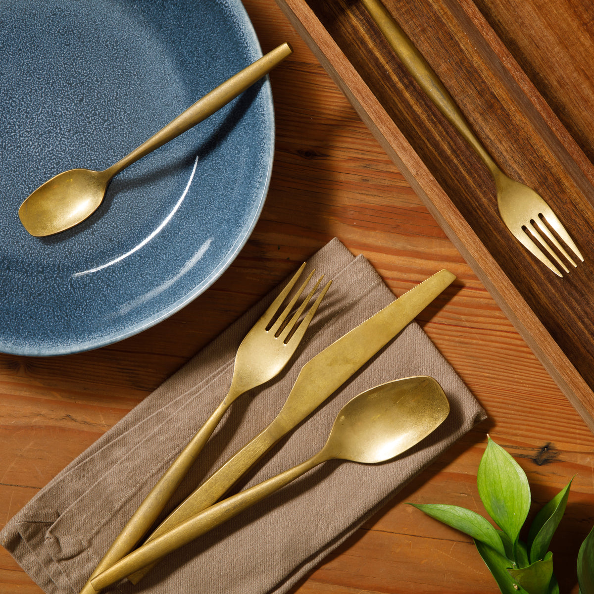 Bloomhouse 20 Piece Stone Washed Flatware 18/10 Stainless Steel Silverware Cutlery Utensil Set With Acacia Wood Caddy