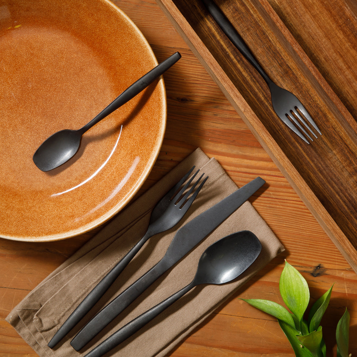 Bloomhouse 20 Piece Stone Washed Flatware 18/10 Stainless Steel Silverware Cutlery Utensil Set With Acacia Wood Caddy